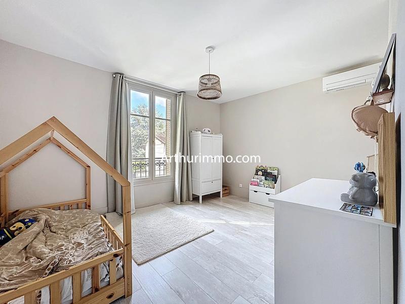 Maison - 280 m² - 10 pièces