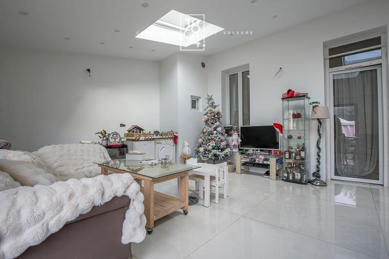 Immeuble - 136 m² - 6 pièces