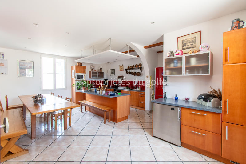 Maison - 244 m² - 6 pièces