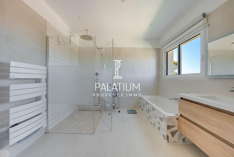 Maison - 233 m² - 4 pièces