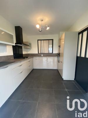 Maison - 201 m² - 7 pièces