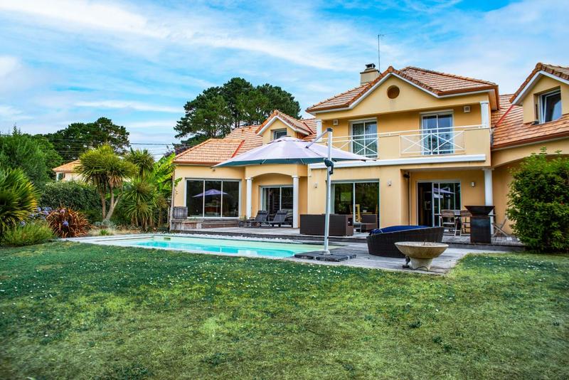 Villa - 240 m² - 6 pièces