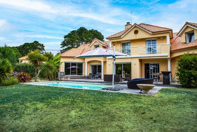 Villa - 240 m² - 6 pièces