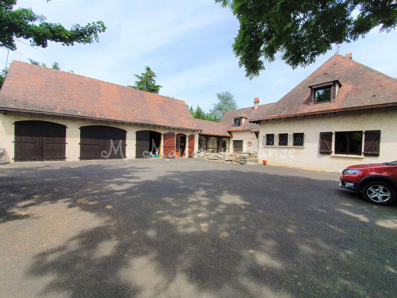 Maison - 300 m² - 11 pièces