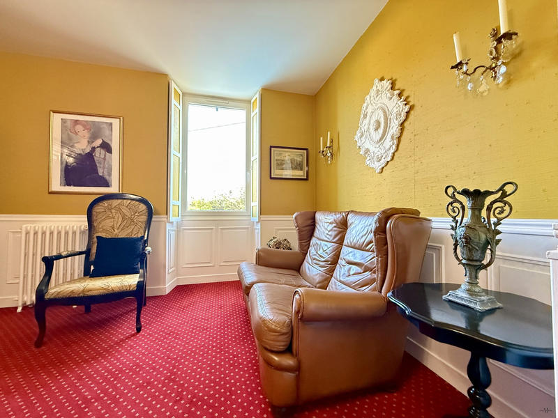 Maison - 270 m² - 6 pièces