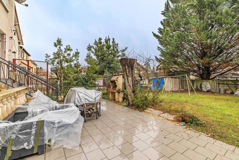 Maison - 250 m² - 7 pièces