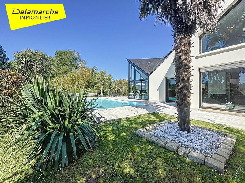 Maison - 241 m² - 10 pièces