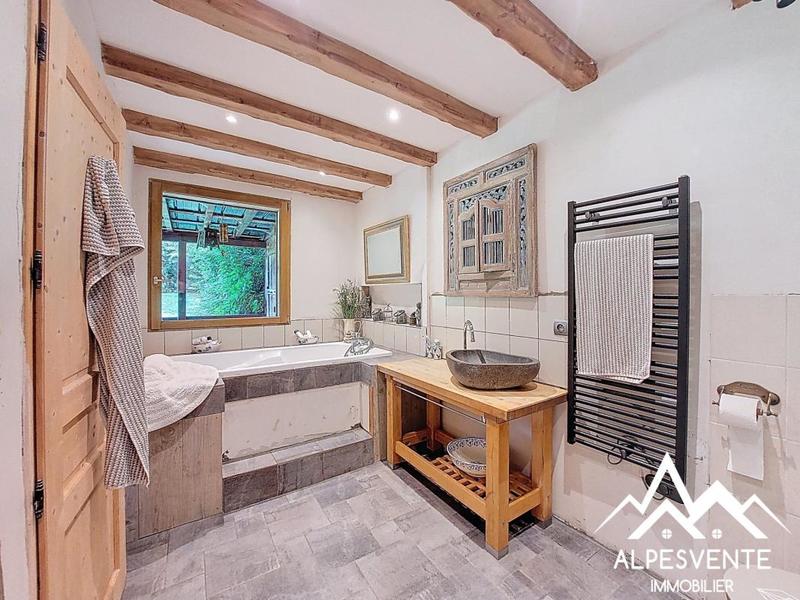 Maison - 249 m² - 9 pièces