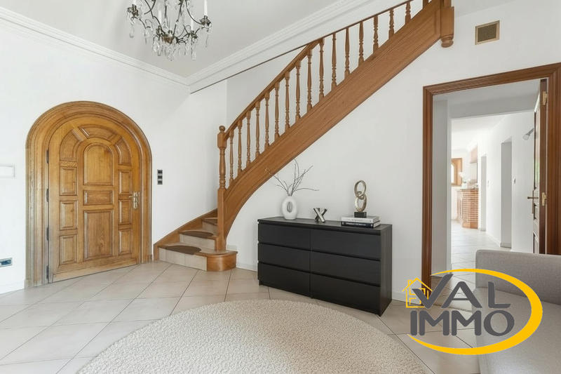 Maison - 360 m² - 10 pièces