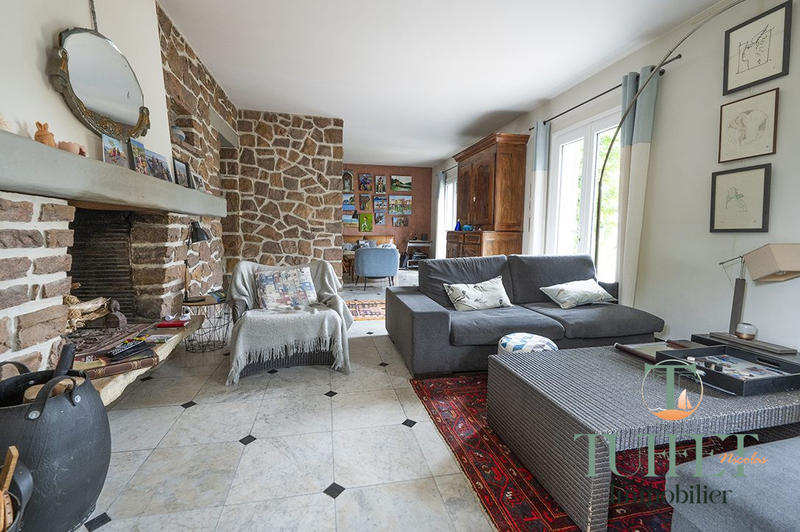 Maison - 220 m² - 9 pièces