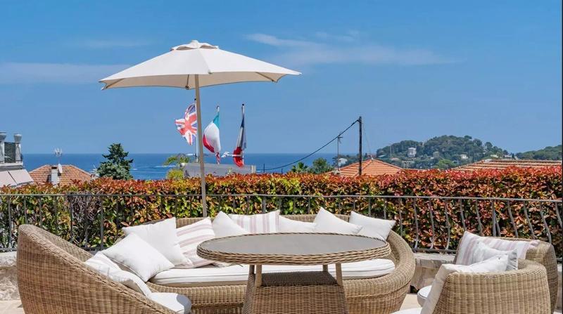 Villa - 313 m² - 8 pièces