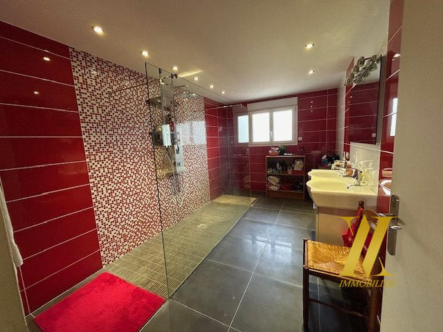 Maison contemporaine - 270 m² - 7 pièces