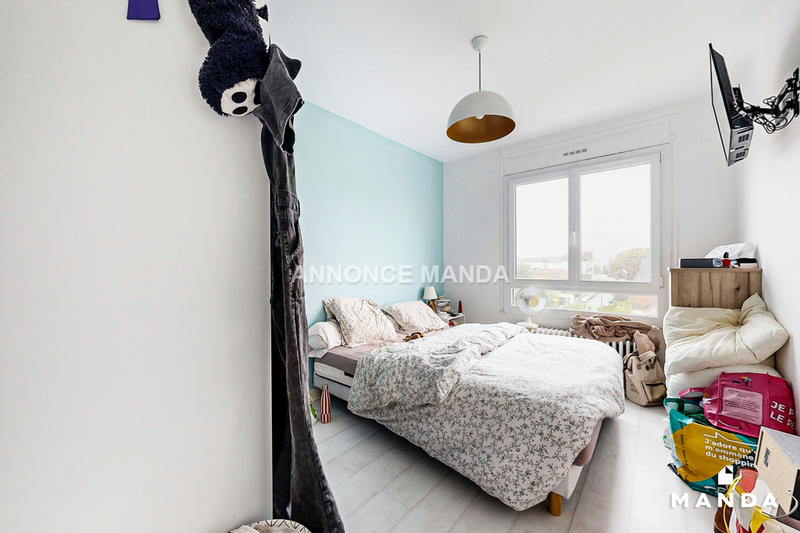 Chambre - 9 m² - 5 pièces