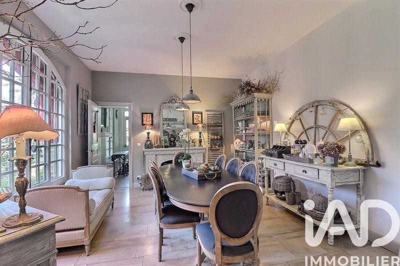 Maison - 460 m² - 19 pièces