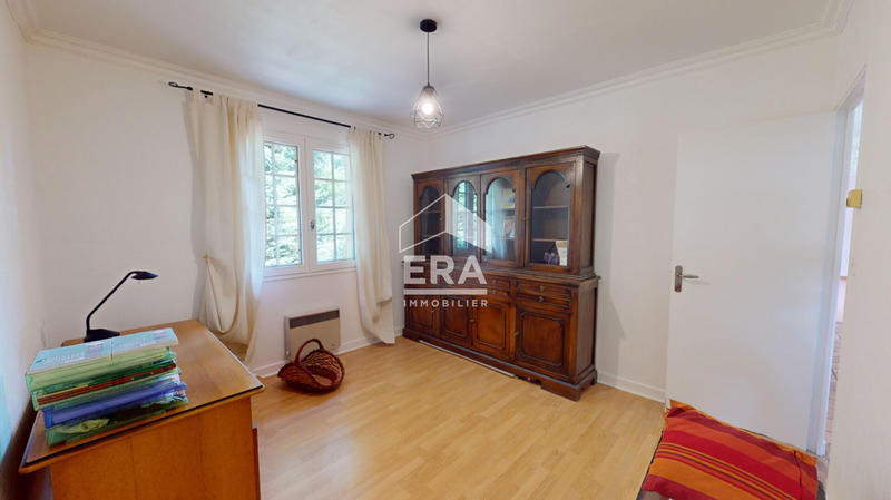 Maison - 180 m² - 8 pièces