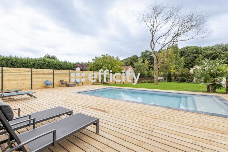 Maison - 330 m² - 9 pièces