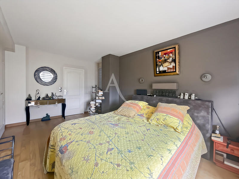 Maison - 214 m² - 7 pièces