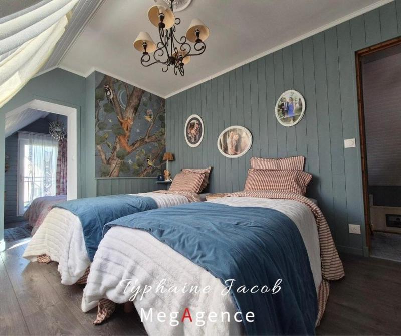 Maison - 173 m² - 9 pièces