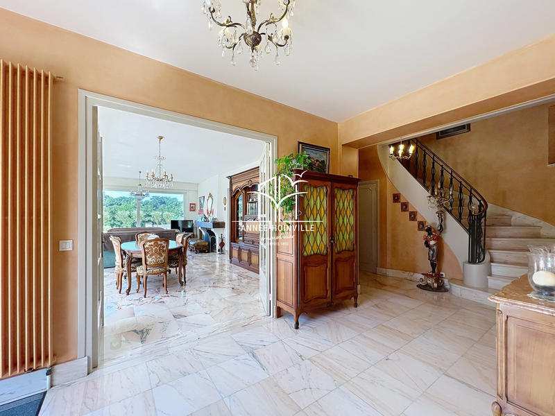 Villa - 266 m² - 8 pièces