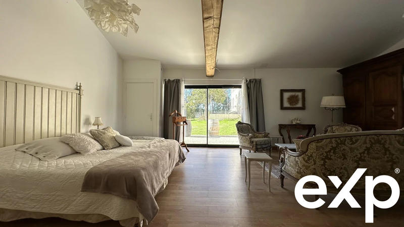 Maison - 768 m² - 17 pièces