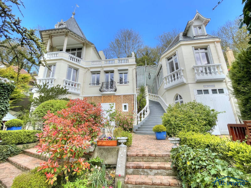 Maison ancienne - 197 m² - 8 pièces