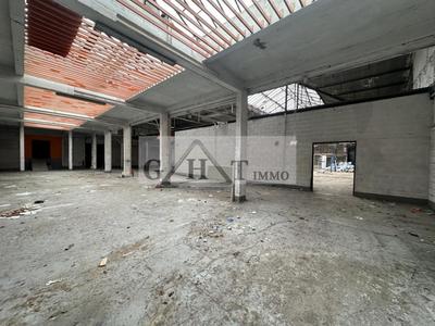 Entrepôt - 2 140 m²