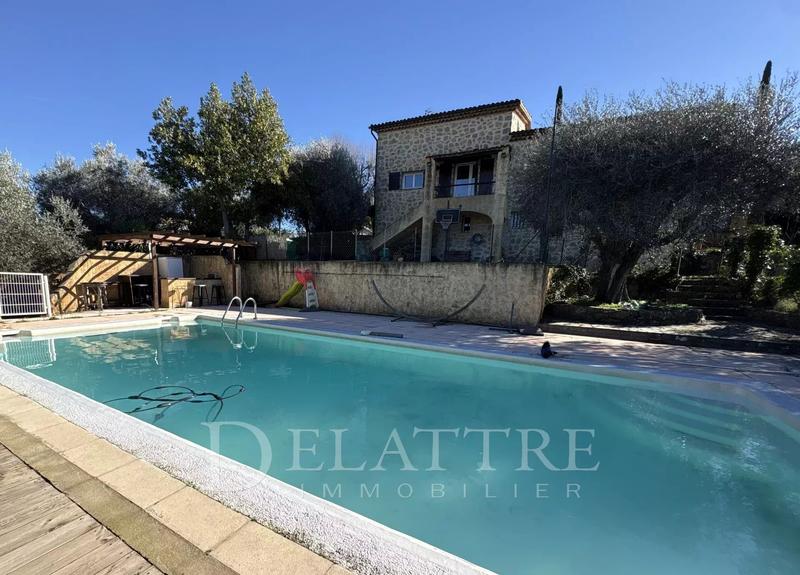 Maison - 232 m² - 8 pièces