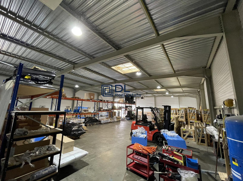 Entrepôt - 827 m²
