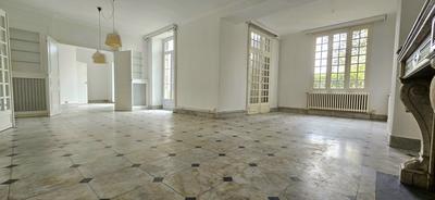 Maison - 203 m² - 9 pièces