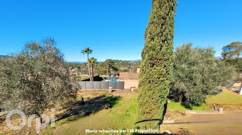 Terrain constructible - 677 m²