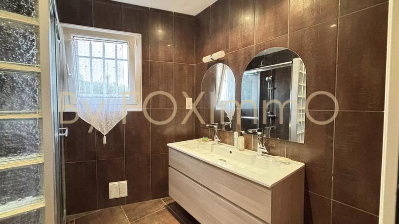 Maison - 230 m² - 6 pièces