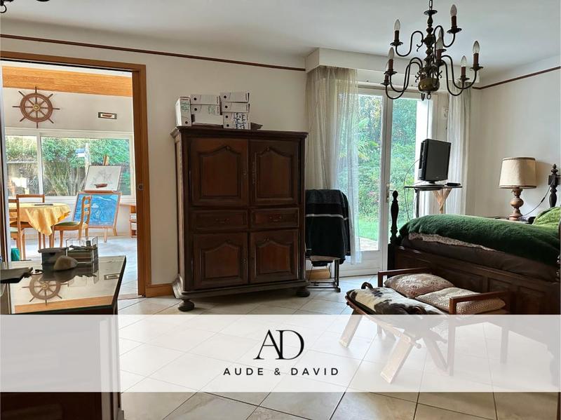 Maison - 230 m² - 8 pièces