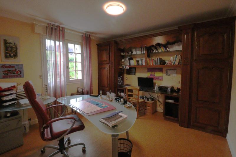 Maison - 265 m² - 10 pièces