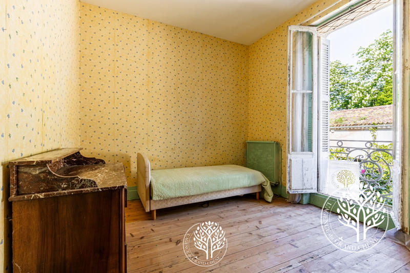 Maison - 435 m² - 16 pièces