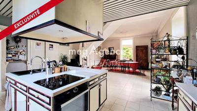 Maison - 350 m² - 12 pièces
