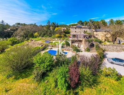 Maison - 302 m² - 8 pièces