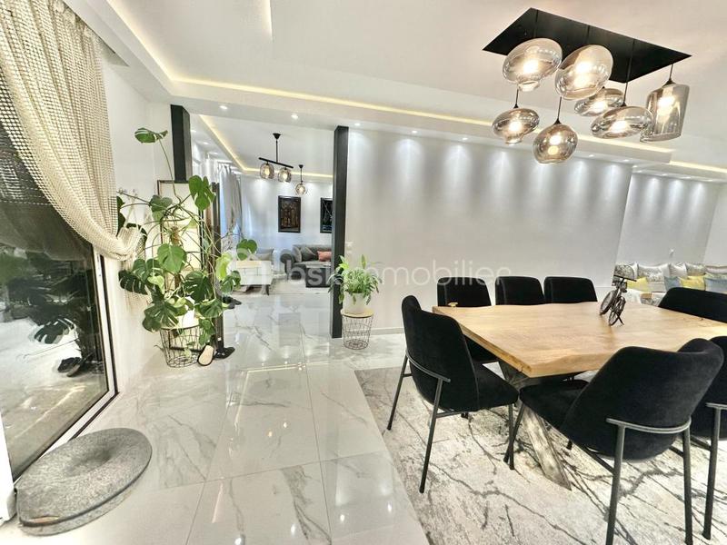 Maison - 140 m² - 8 pièces