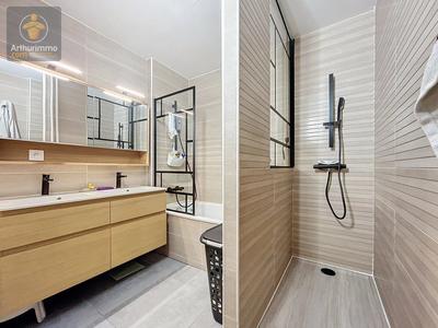 Appartement - 84 m² - 4 pièces