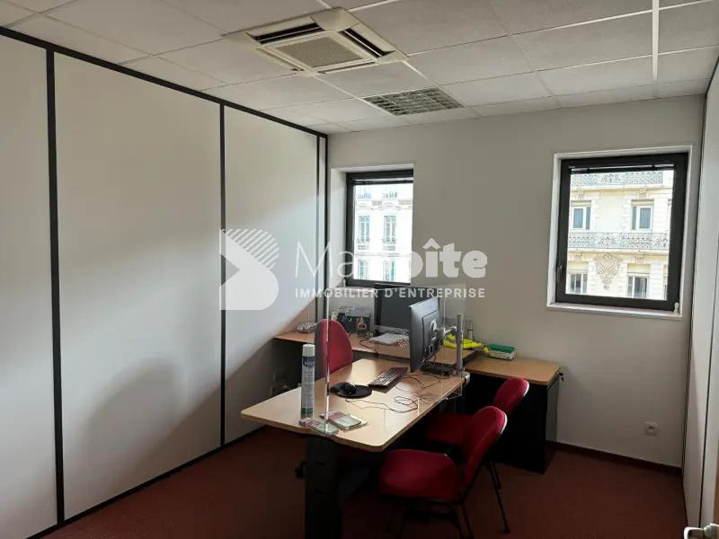 Local commercial - 330 m² - 2 pièces