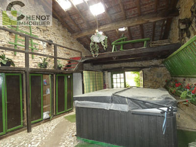 Propriété - 245 m² - 6 pièces