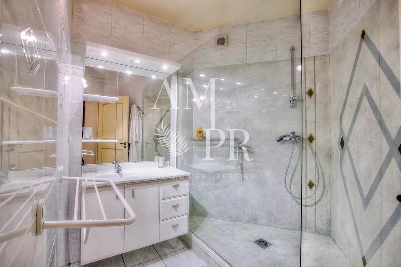 Villa - 232 m² - 7 pièces