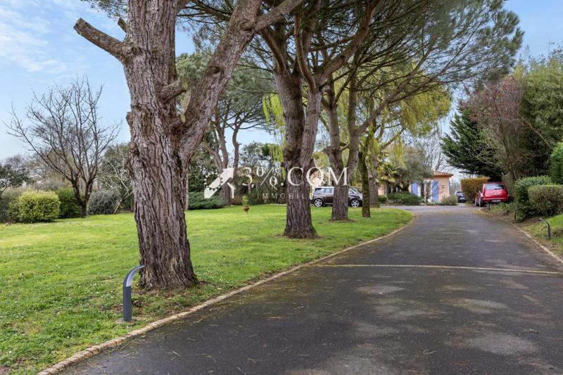 Maison - 230 m² - 7 pièces