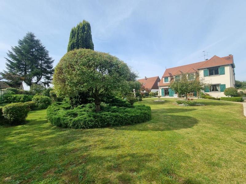 Maison - 221 m² - 8 pièces