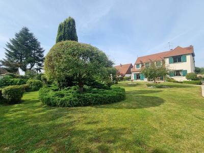 Maison - 221 m² - 8 pièces