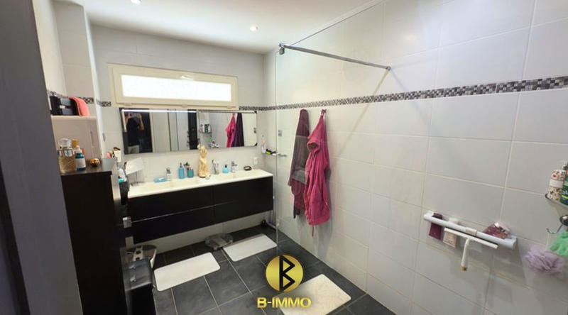 Maison - 210 m² - 7 pièces