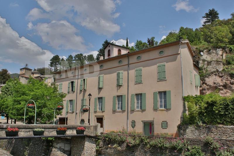 Maison - 254 m² - 10 pièces