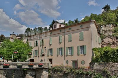 Maison - 254 m² - 10 pièces