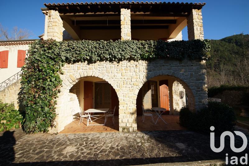 Maison - 235 m² - 10 pièces