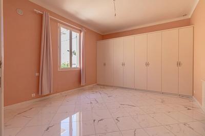 Maison - 215 m² - 9 pièces