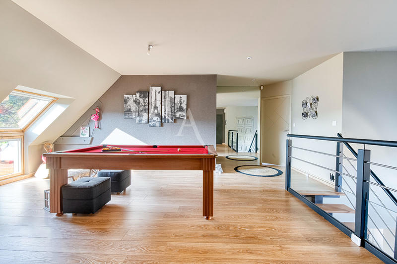 Maison - 181 m² - 6 pièces